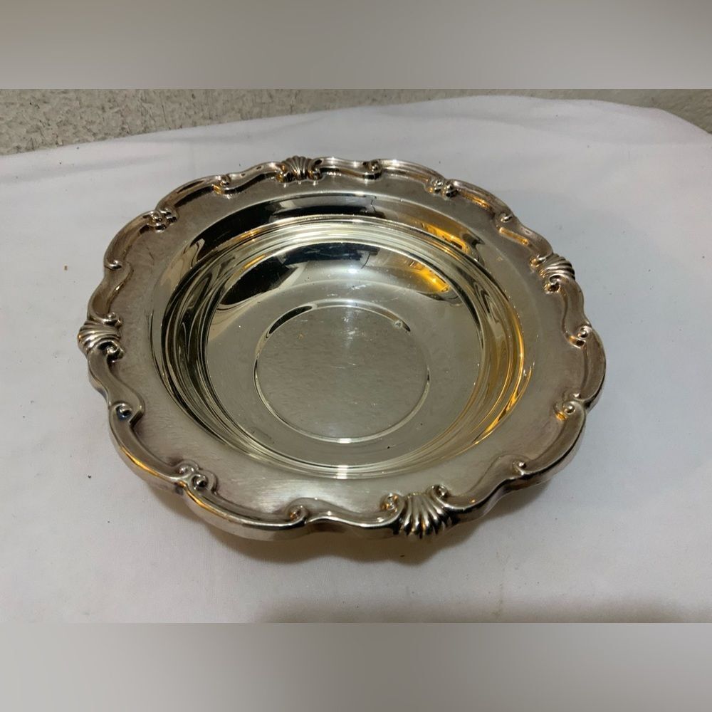FB Rogers Co Georgetown Silverplate Plate 7.5” diameter 2” deep
